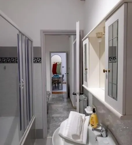 Noemi House Apartment *